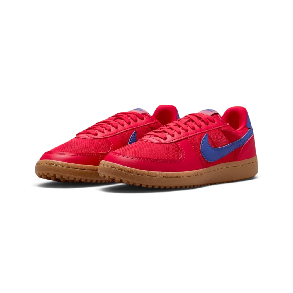 Emphasising the slim, vintage football silhouette and the premium material mix.