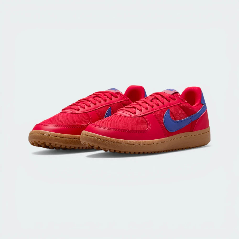 Emphasising the slim, vintage football silhouette and the premium material mix.