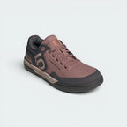 Emphasising the low-slung, sturdy skate-inspired mountain bike stance and the professional harmony of the vintage warm clay and wonder taupe contrast panels.