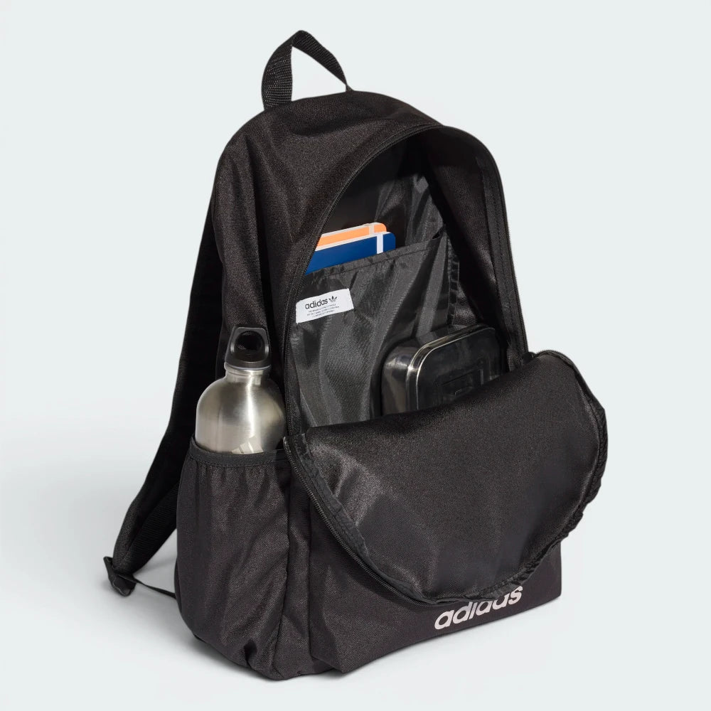 Showing the spacious 21.75L interior designed for unreal storage capacity.