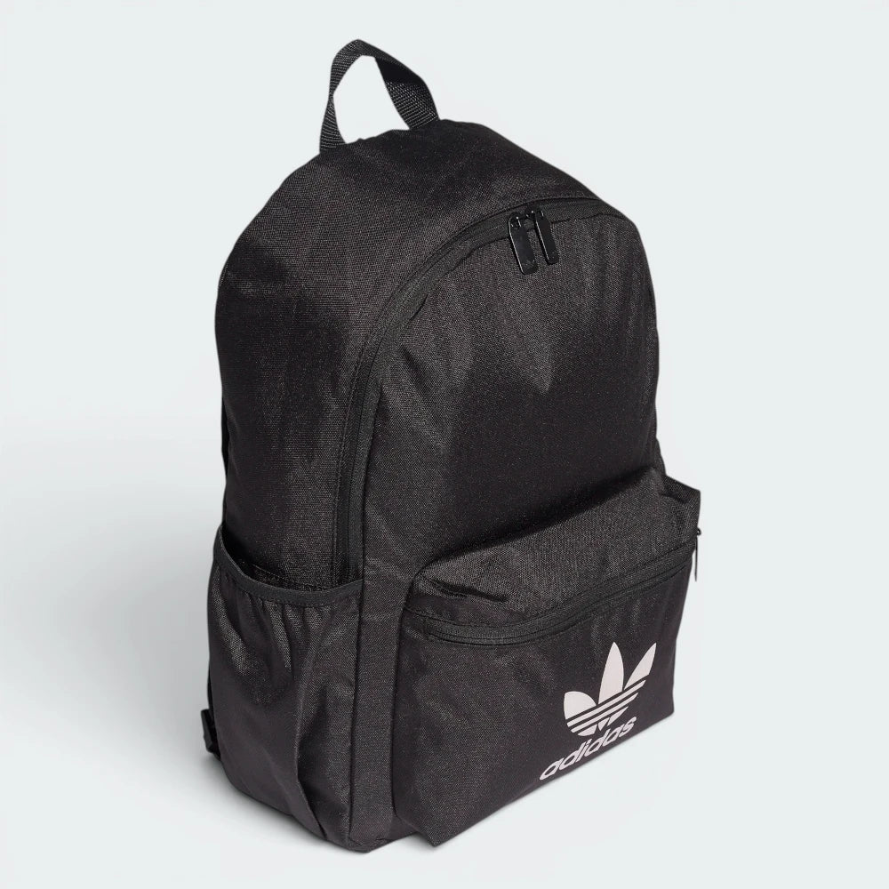 Highlights the 17cm depth and the professional finish of the mesh side pockets.