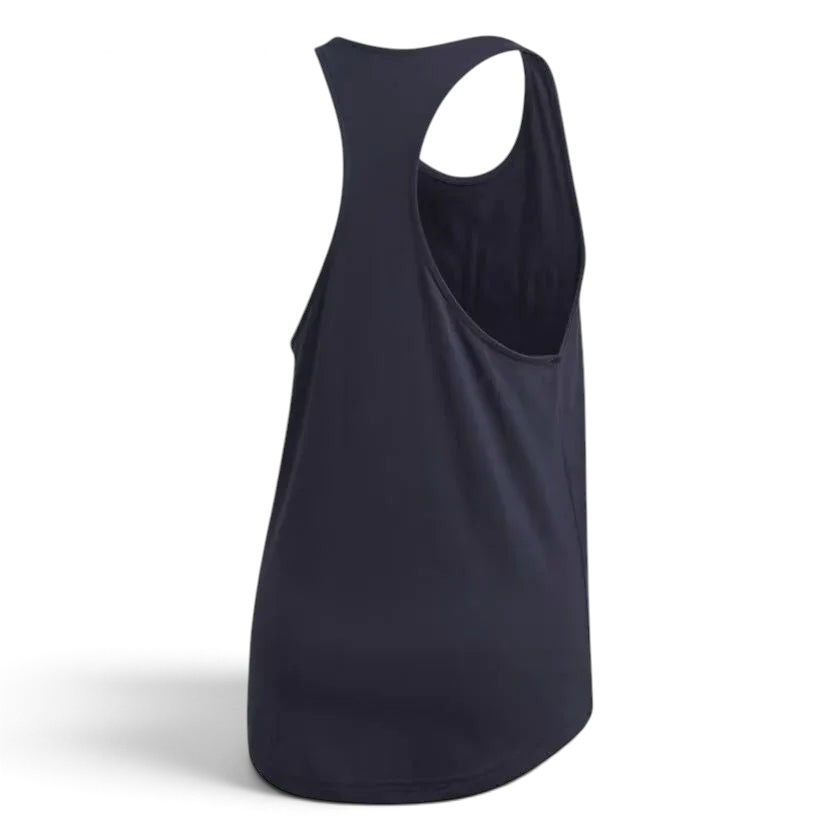 Highlighting the quality of the curved hem and the professional jersey finish.