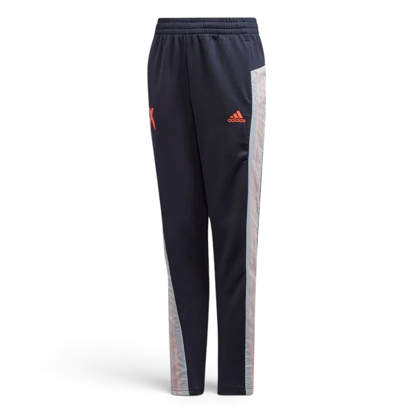 Showcases the Legend Ink colour and the waistband construction.