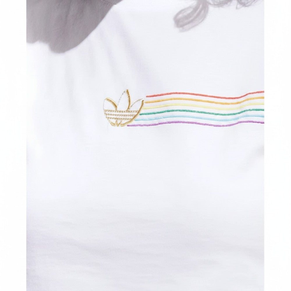 Details the premium precision of the high-definition ink print tracking across the colorful linear front graphic, framing the razor-sharp border lines.