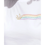 Details the premium precision of the high-definition ink print tracking across the colorful linear front graphic, framing the razor-sharp border lines.