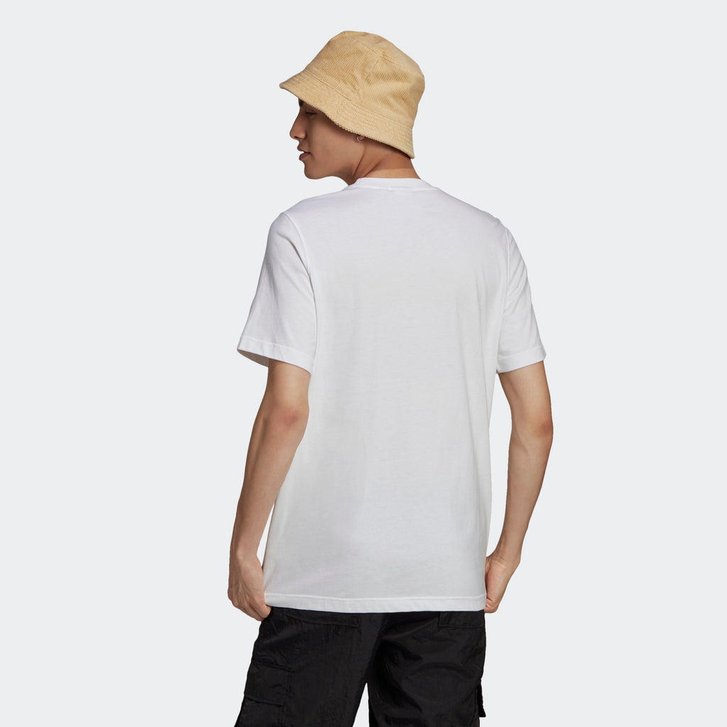 Focuses on the symmetry of the flat-laid tee, displaying the perfect layout of the ribbed round collar and the seamless alignment of the shoulder-to-sleeve stitching tracks.