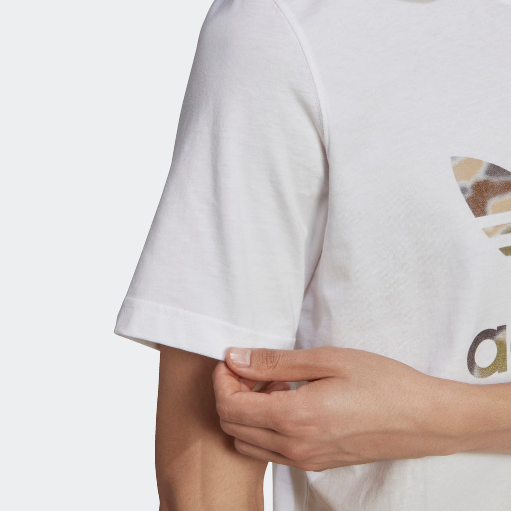 Highlights the "unreal" clean finish where the premium ribbed crew neck structure securely bonds to the main cotton jersey framework, engineered for long-term shape retention.