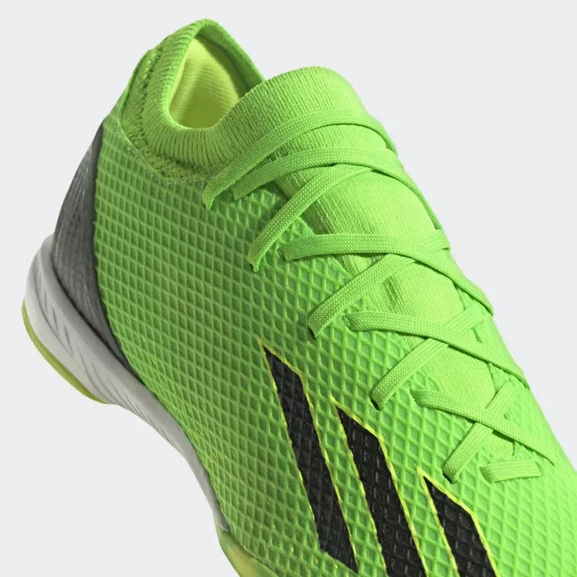 Detailed zoom on the outsole and midsole of the Adidas X Speedportal.3 Indoor Men's green boots, highlighting the EVA cushioning and non-marking rubber sole.