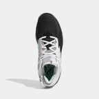 Focuses on the "locked-in" lacing system and the high-quality interior textile lining.