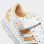 Highlights the technical rubber cupsole and the "unreal" cushioning of the midsole.