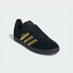 Emphasising the T-toe overlay and the striking gold-on-black premium aesthetic.