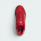 Focuses on the locked-in lace closure layout, the clean texture alignment on the tongue, and the iconic symmetrical toe overlay guarding the front box.
