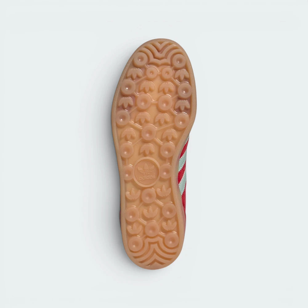 Displays the classic textured geometric grid pattern of the vintage indoor gum outsole, engineered for unreal everyday multi-surface street grip.