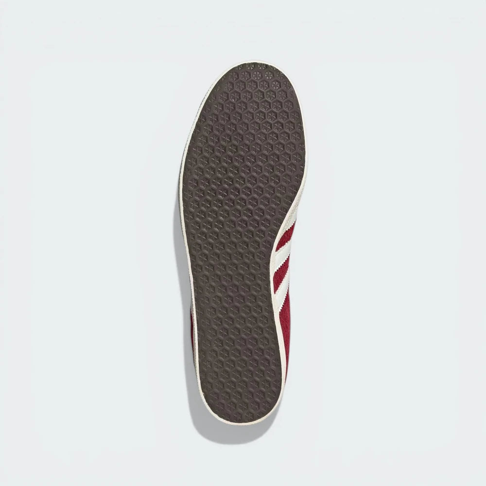 The classic hexagonal Gazelle traction pattern on the durable Cream White rubber sole.