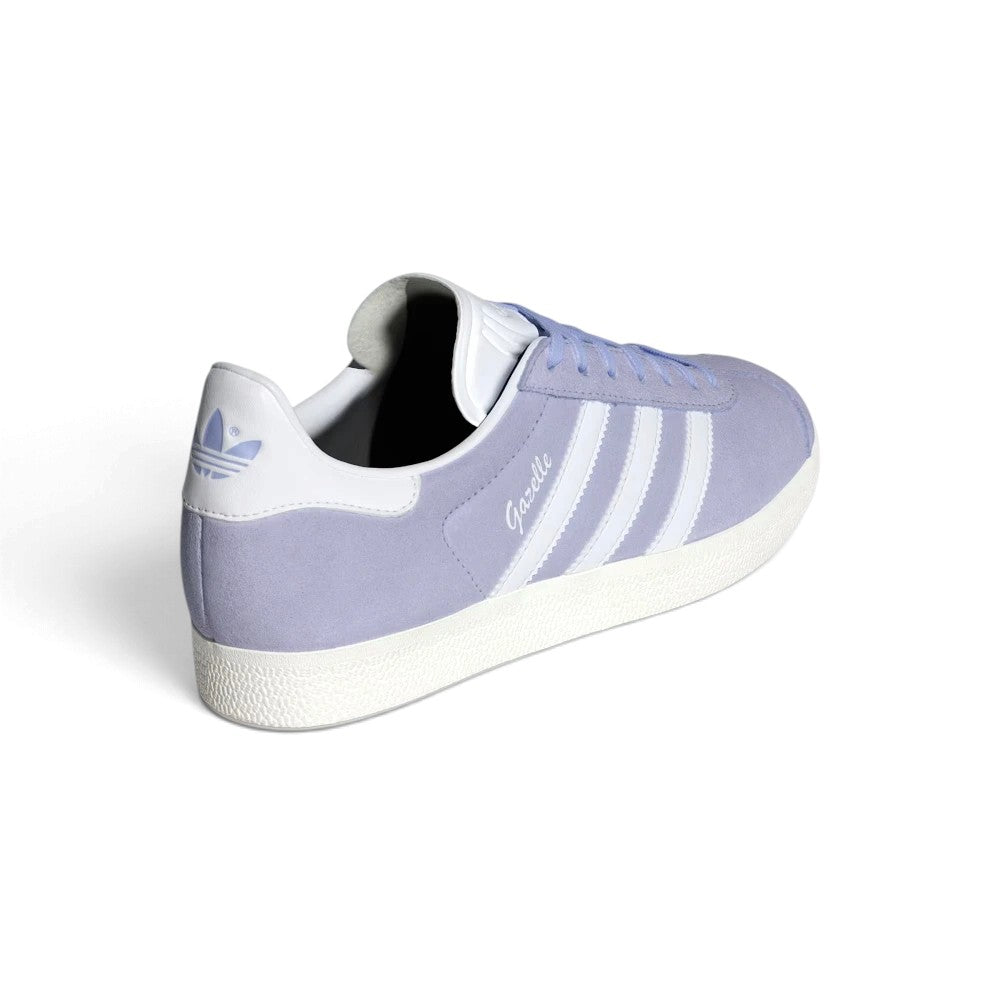 Close-up rear angle focusing on the Cloud White synthetic heel patch with printed Trefoil emblem, vertical suede spine seam, soft padded collar rim, and the textured rubber heel cup.