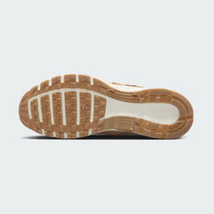 View of the outsole of the Nike P-6000 SE men's trainers, showing the durable rubber tread pattern for everyday traction.