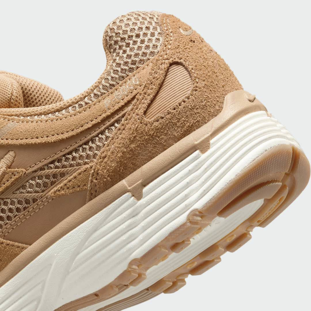 Detailed zoom on the outsole and midsole of the Nike P-6000 SE men's trainers, highlighting the cushioned foam and durable rubber outsole for comfortable wear.