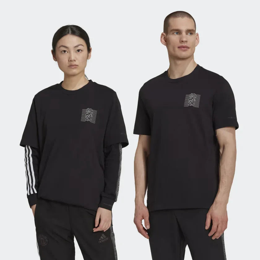 Highlighting the ribbed crewneck and chest graphic, showcasing the high-detail undulating artwork for a "locked-in" archival look.