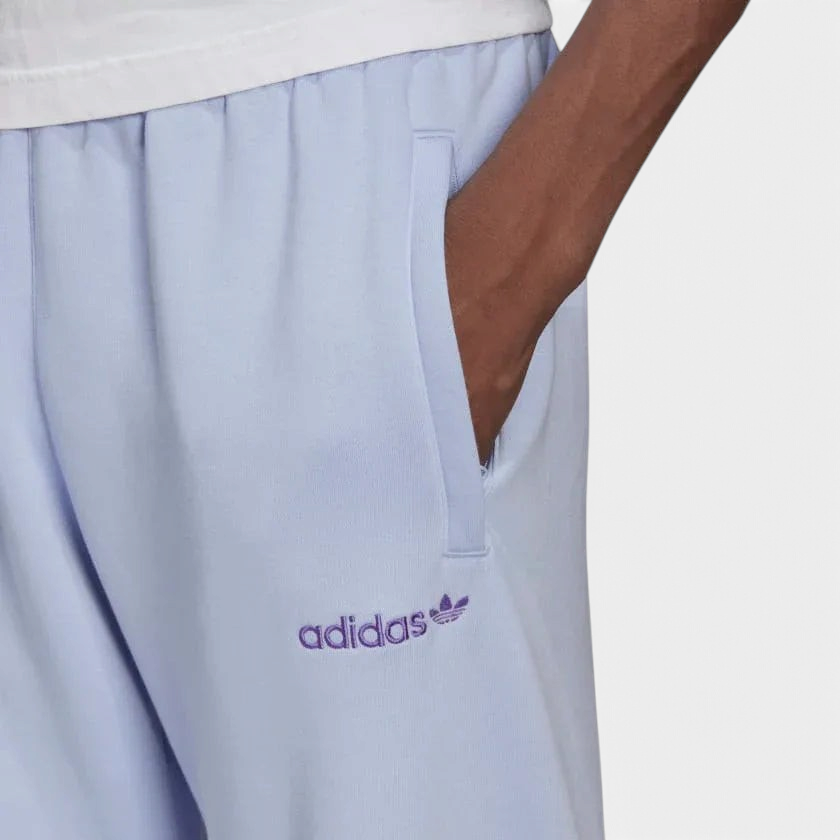 Detailed zoom on the elastic waistband with drawcord or the ribbed cuff of the Adidas Trefoil Linear Sweat Pants, highlighting the textured fabric.