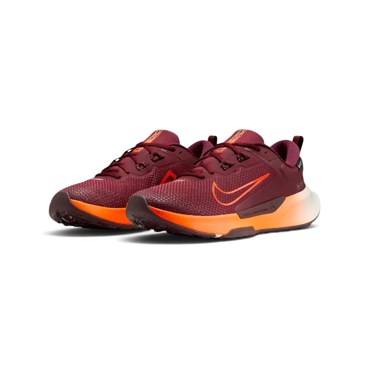 Angled view of two Nike Juniper Trail 2 GORE-TEX V2 men's trail shoes in burgundy and orange, side by side, showcasing their versatile design.