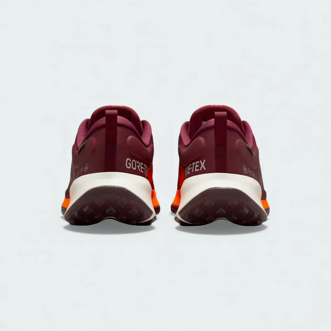 Rear view of the Nike Juniper Trail 2 GORE-TEX V2 trail shoes, focusing on the structured heel and GORE-TEX branding.