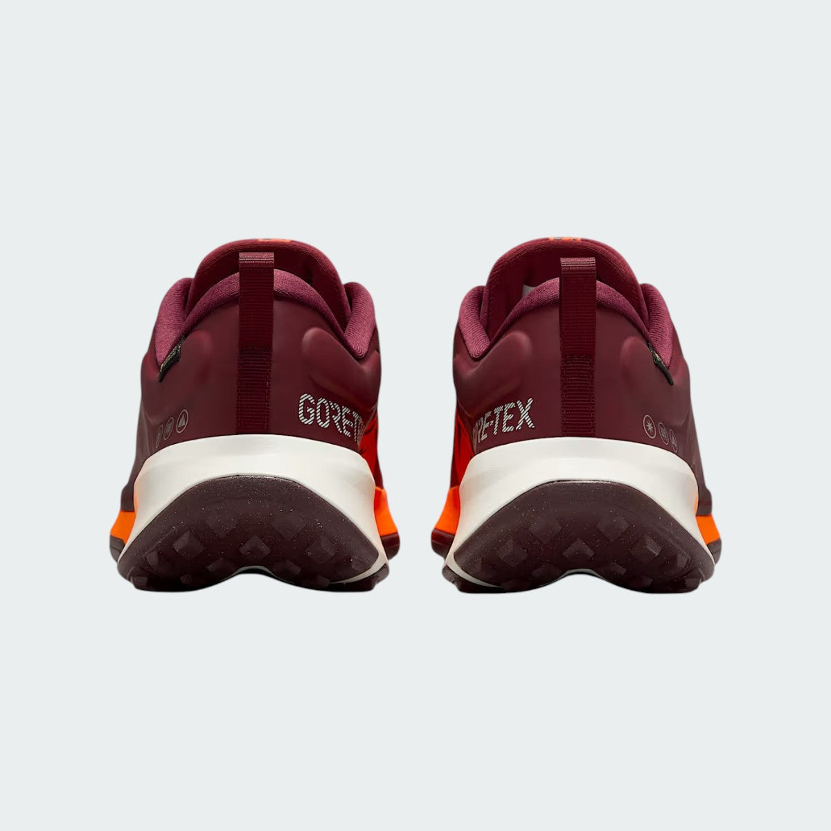 Rear view of the Nike Juniper Trail 2 GORE-TEX V2 men's trail shoes, focusing on the structured heel and GORE-TEX branding.