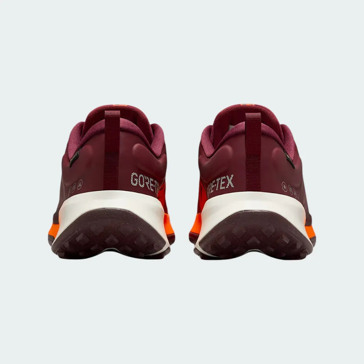 Rear view of the Nike Juniper Trail 2 GORE-TEX V2 men's trail shoes, focusing on the structured heel and GORE-TEX branding.