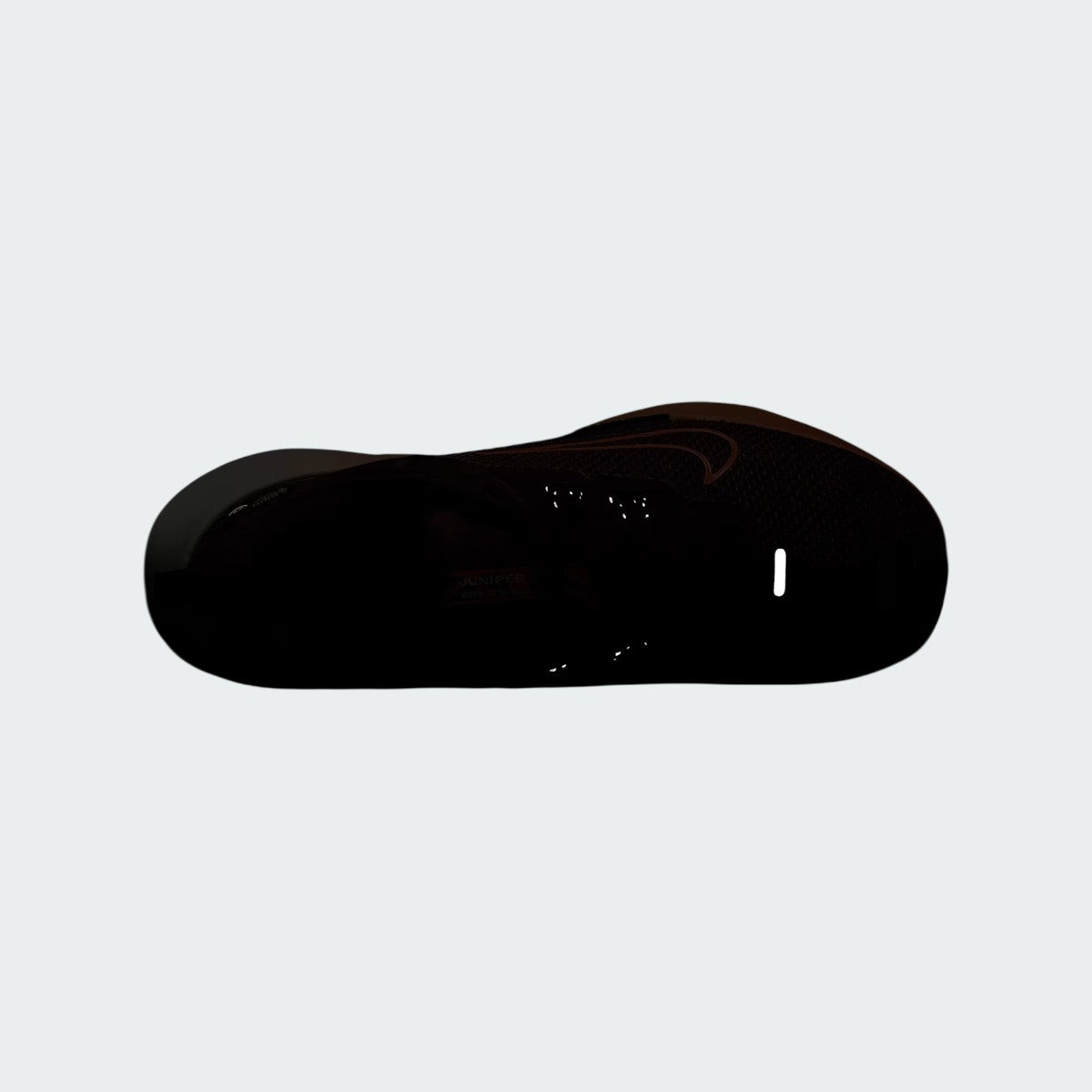 Detailed zoom on the outsole and midsole of the Nike Juniper Trail 2 GORE-TEX V2 men's trail shoes, highlighting the reflective parts of shoes