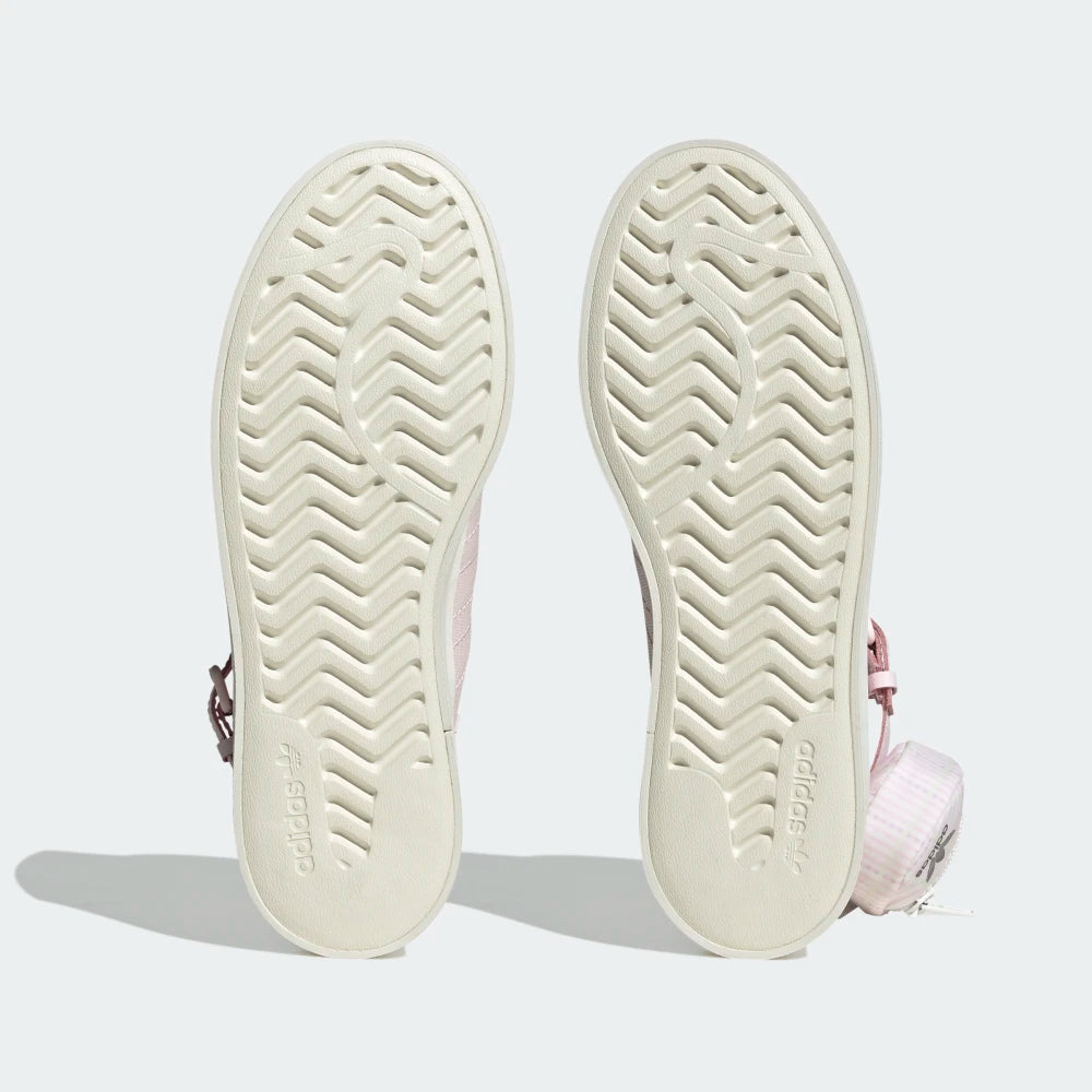 Displays the classic geometric vulcanized traction pattern of the solid off-white rubber sole, engineered for unreal everyday multi-surface street grip.