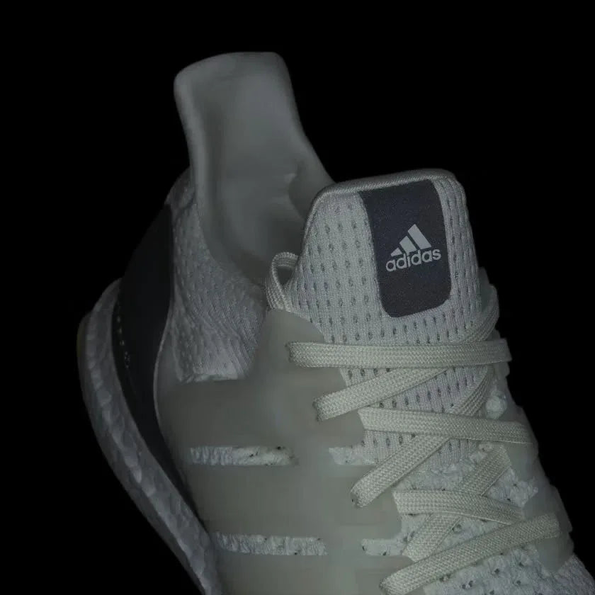 Detailed zoom on the top of the Adidas Ultraboost 1.0 Men's trainers, highlighting the reflective parks of the shoe