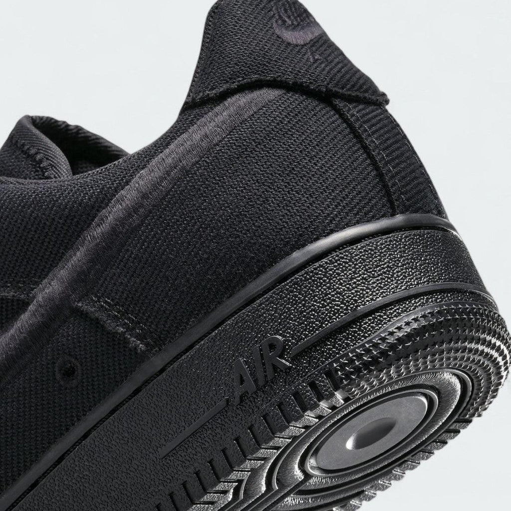 Detailed zoom on the outsole and midsole of the Nike Air Force 1 Low Canvas Men's trainers, highlighting the cushioned midsole and durable rubber outsole.