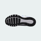 View of the outsole of the Nike P-6000 Juniors' blue trainers, showing the durable rubber tread pattern for everyday traction.