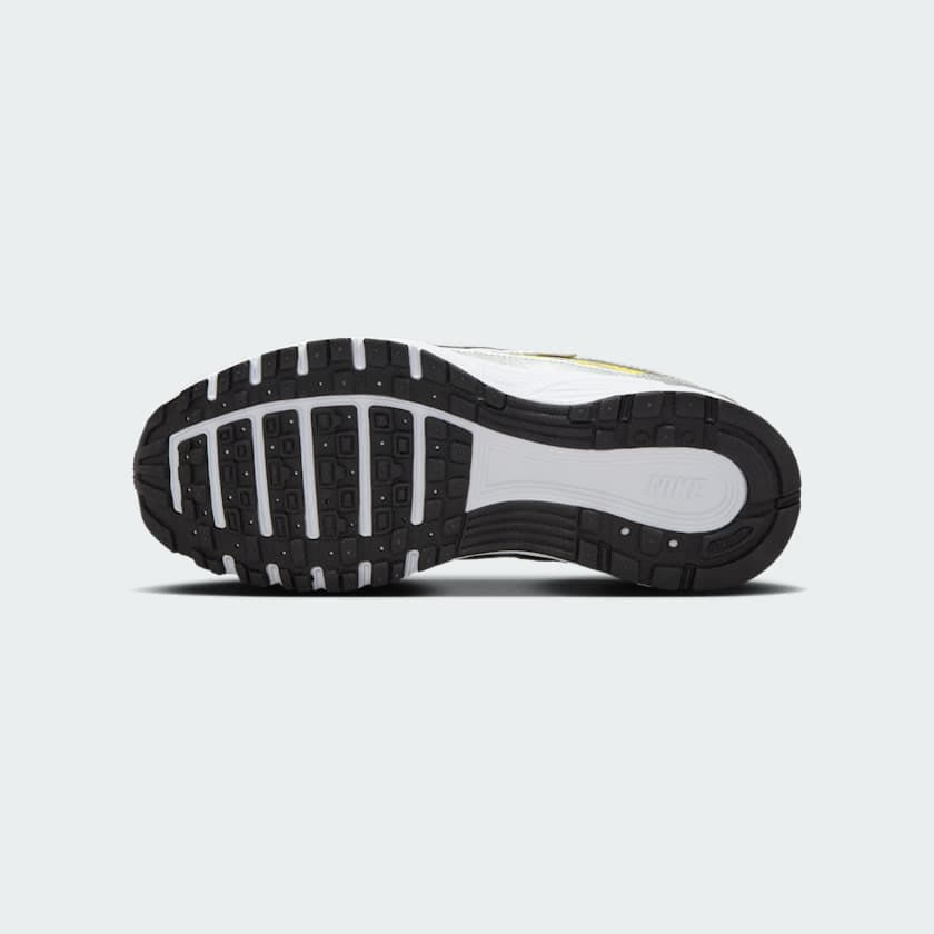 Nike P-6000 Juniors Trainers HV5064-701 outsole with durable rubber grip and flex grooves