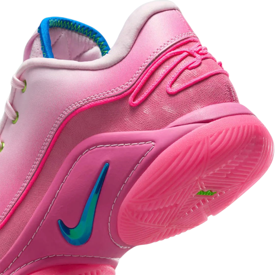 Detailed zoom on the outsole and midsole of the Nike LeBron XXII SN basketball trainers, highlighting the robust rubber traction, responsive foam, and visible Zoom Air units.