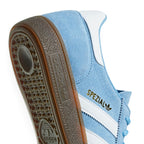 Zoom Looking at the Front of the Shoes and Laces: Detailed view of the forefoot section of the dark gum rubber outsole with concentric circle tread patterns.