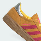 Highlights the "unreal" textured finish of the vintage rubber sidewall and its stable, robust bonding to the vibrant yellow upper.