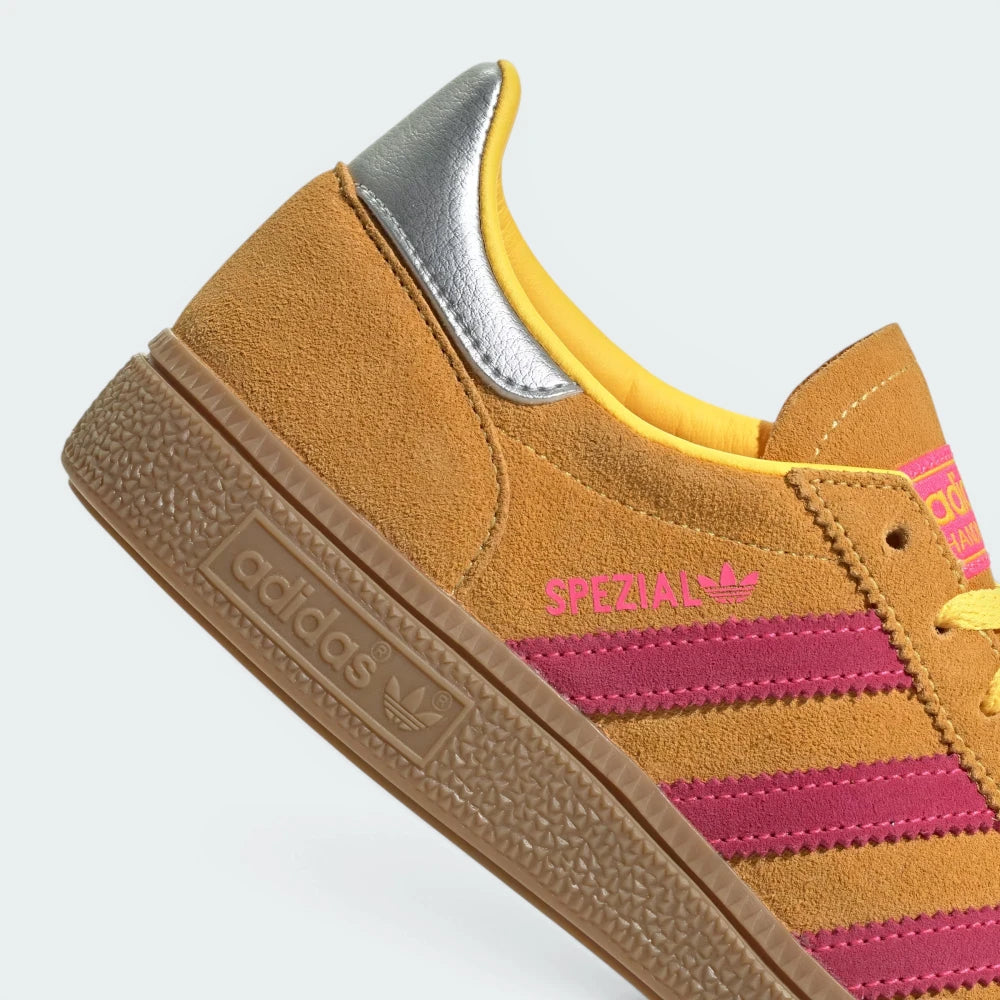 Highlights the "unreal" textured finish of the vintage rubber sidewall and its stable, robust bonding to the vibrant yellow upper.