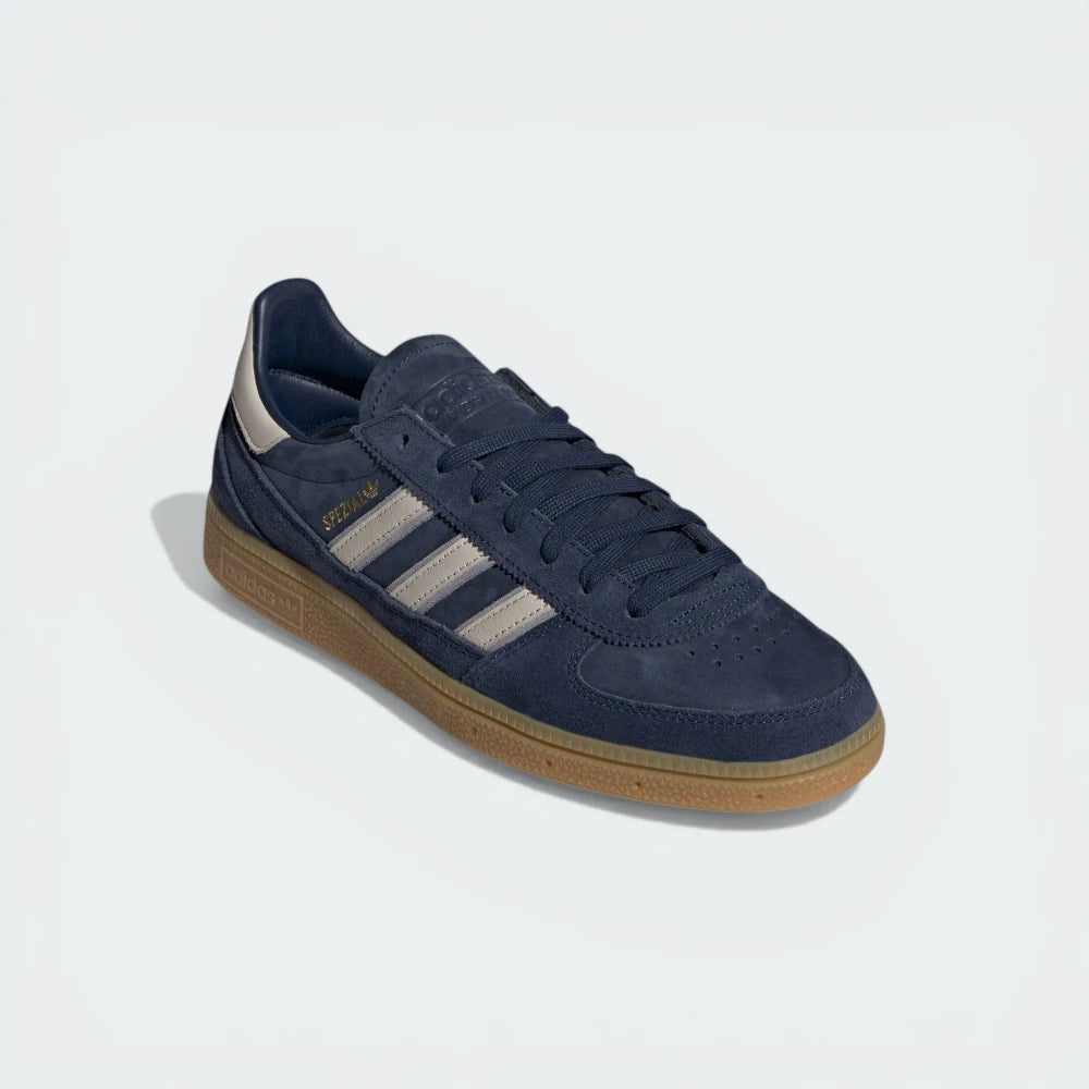 Emphasising the T-toe overlay and the sophisticated navy-on-navy colour blocking.