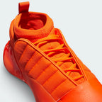 Details the premium stitched overlay wrapping the front toe box control zone and the precision lacing configuration lines.
