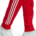 Detailed zoom on the elastic waistband with drawcord or the ribbed ankle cuff of the Adidas Superstar Track Pants, highlighting the adjustable fit and clean finish.