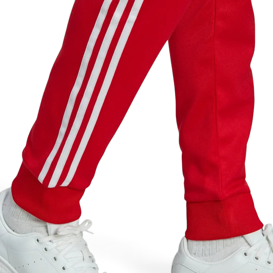 Detailed zoom on the elastic waistband with drawcord or the ribbed ankle cuff of the Adidas Superstar Track Pants, highlighting the adjustable fit and clean finish.