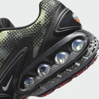 Detailed zoom on the outsole and midsole of the Nike Air Max DN Men's black running shoes, highlighting the dual-pressure Dynamic Air cushioning system and robust rubber outsole.