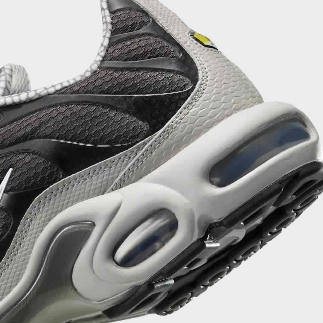 Detailed zoom on the outsole and midsole of the Nike Air Max Plus TN Men's trainers, highlighting the unique Tuned Air cushioning system and rubber outsole.
