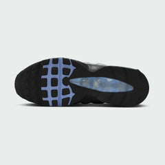 View of the outsole of the Nike Air Max 95 OG Men's grey running shoes, showing the durable rubber waffle tread pattern.