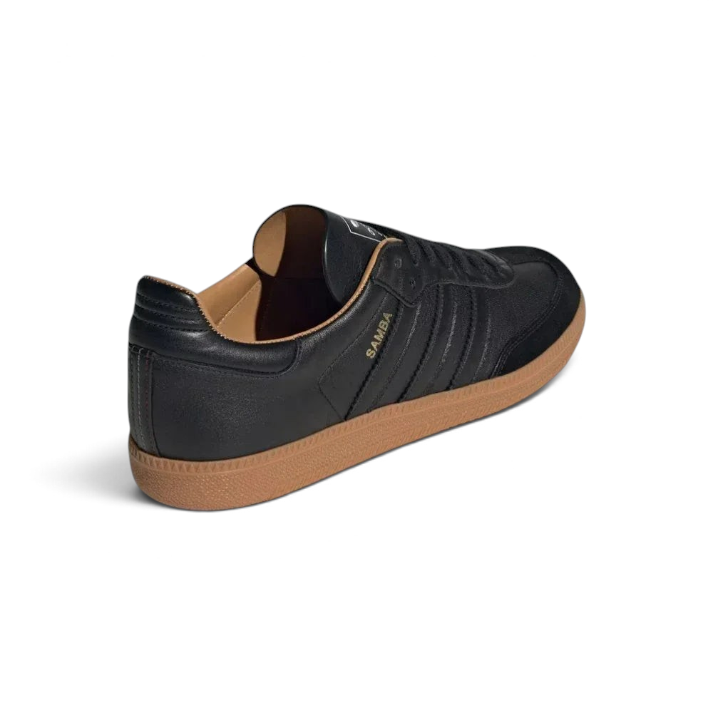 Rear view focusing on the clean heel tab and the precision stitching that denotes the "Made In Italy" craftsmanship.