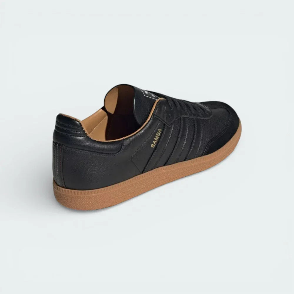 Rear view focusing on the clean heel tab and the precision stitching that denotes the "Made In Italy" craftsmanship.