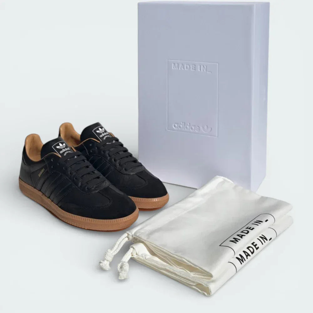 Presentation box and totes bags that comes with the shoes