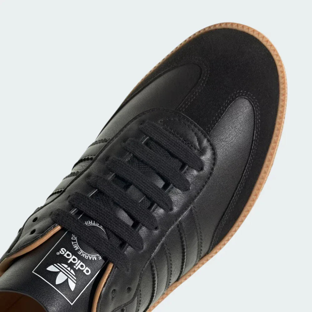 Close-up of the forefoot, highlighting the superior grain of the Italian leather and the perfectly finished stitching on the toe box.