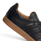 Detailed zoom on the junction between the black leather upper and the gum sole, showing the artisanal assembly and durable materials.