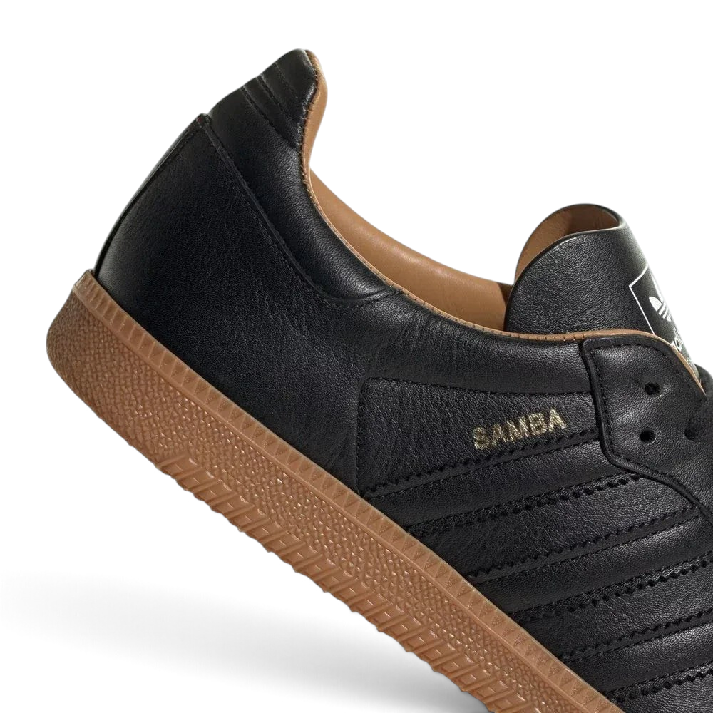 Detailed zoom on the junction between the black leather upper and the gum sole, showing the artisanal assembly and durable materials.